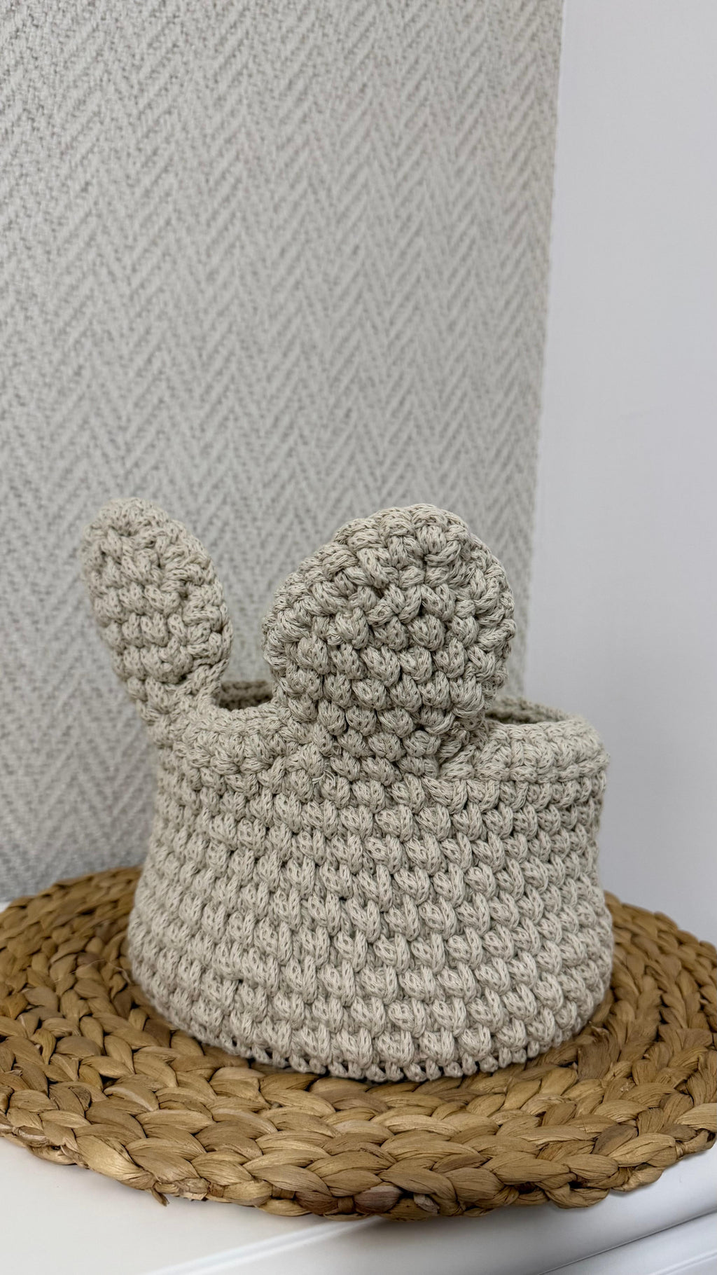 Cesta infantil de macramé hecho a mano