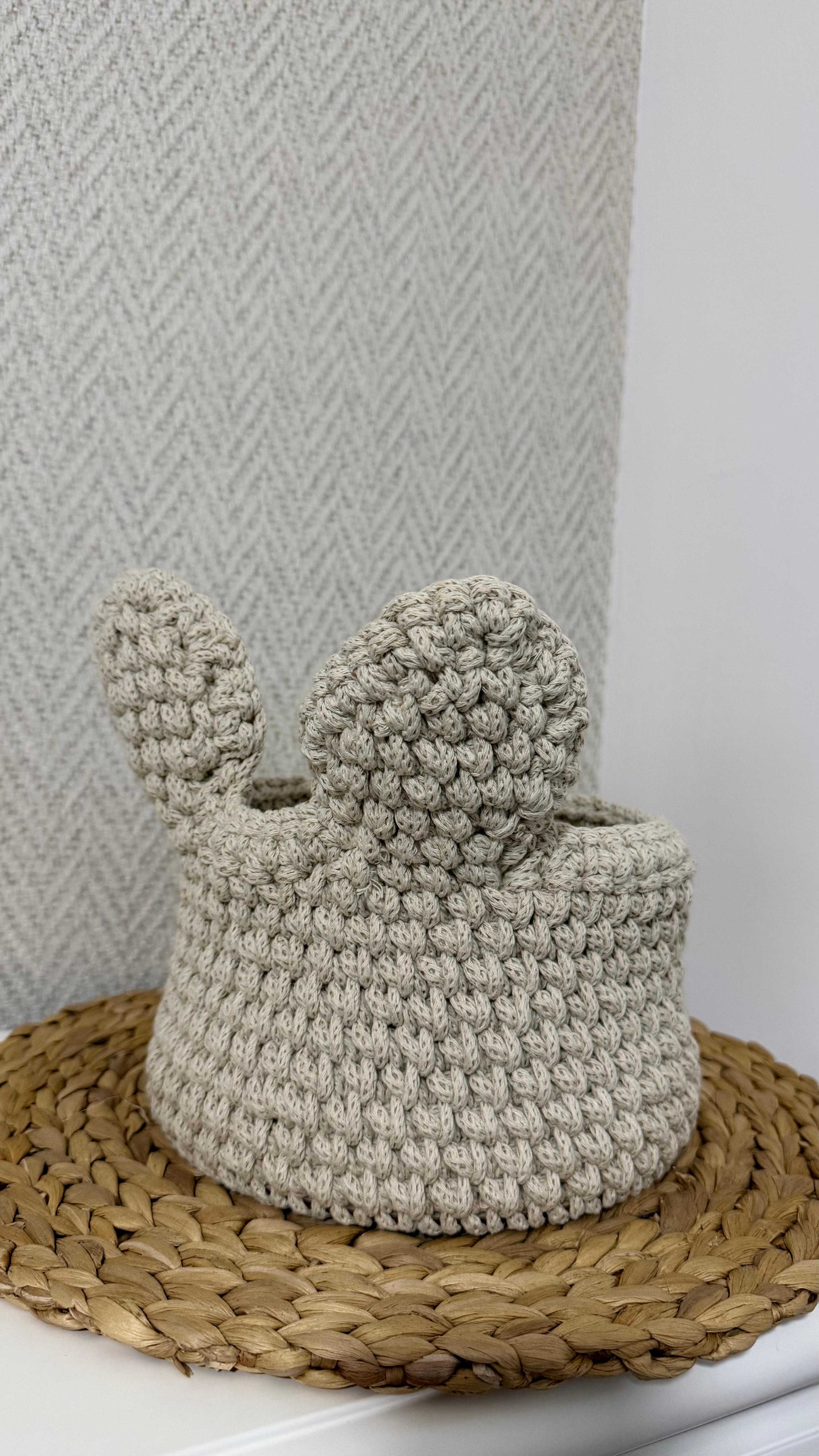 Cesta infantil de macramé hecho a mano