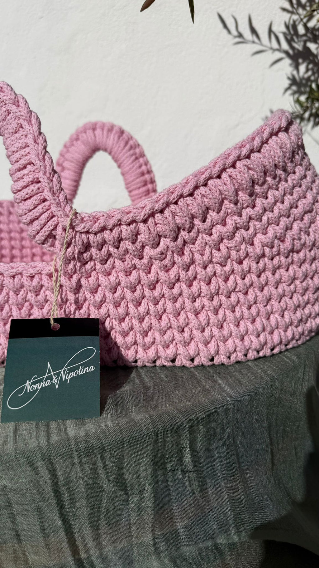 Moisés de macramé hecho a mano para bebé reborn y muñecos
